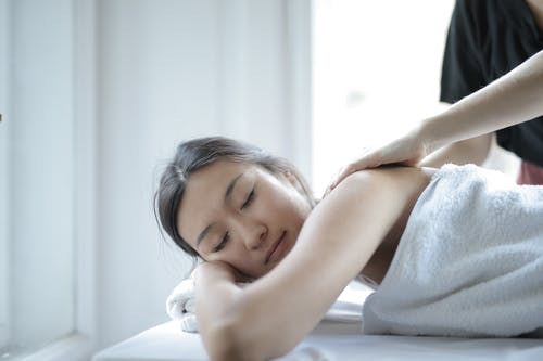 How Getting a Full Body Massage Is Good for Your Health